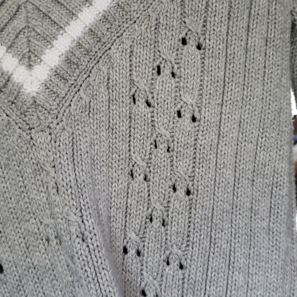 Old Navy V neck slip on knitted sweater - Picture 9 of 10